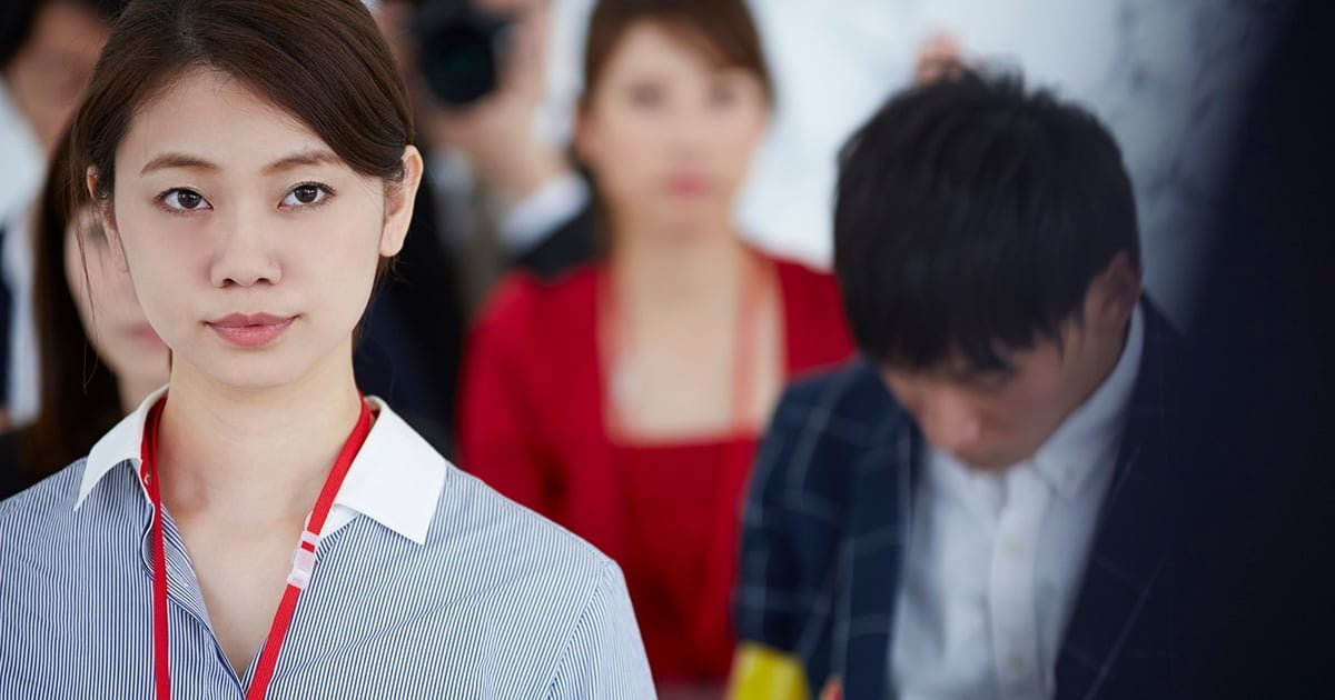 広報の女性