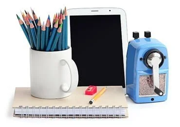 プレスリリース作成代行:PR成功率9割以上の有名メディアのライターが執筆 鉛筆・タブレット・ノート