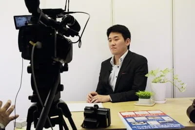 神村のインタビュー風景