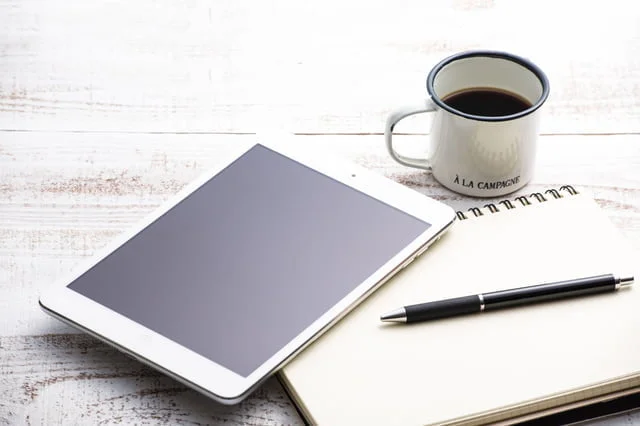 【書評】マーケティングのすゝめ〜21世紀のマーケティングとイノベーション タブレットとノートとコーヒー