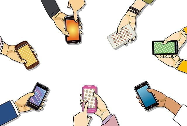 「デジタル・マナー」について考える スマートフォンを持つ人々